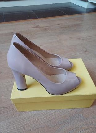 Класичні жіночі  туфлі