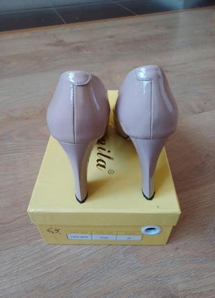 Класичні жіночі  туфлі2 фото