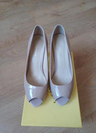 Класичні жіночі  туфлі4 фото