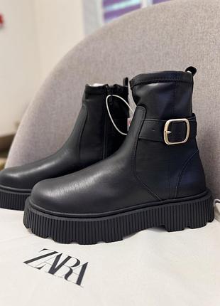 Чоботи zara