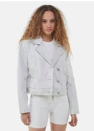 Джинсовый пиджак bershka