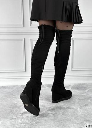 Ботфорты стрейчевые черные на танкетке