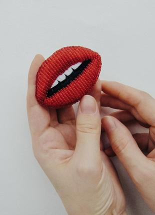 Брошь красные губы handmade