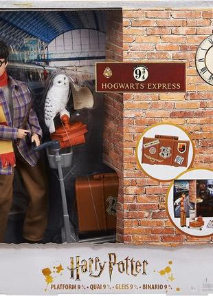 Ігровий набір лялька гаррі поттер на платформі 9 3/4 оригінал harry potter collectible platform 9 3/4 gxw31