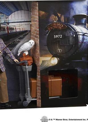 Ігровий набір лялька гаррі поттер на платформі 9 3/4 оригінал harry potter collectible platform 9 3/4 gxw313 фото