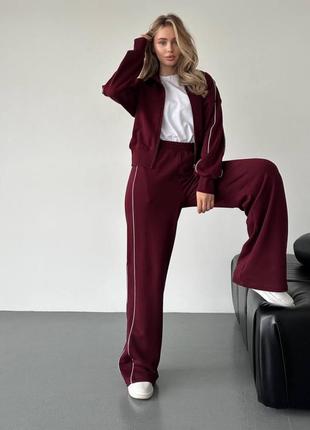 Бордовий спортивний костюм