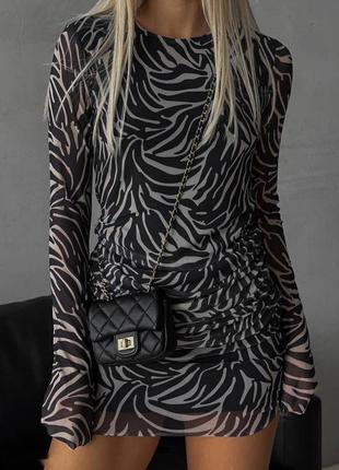 Платье мини с длинными рукавами короткое облегающее платье с принтом зебра стильное трендовое черно-белое5 фото