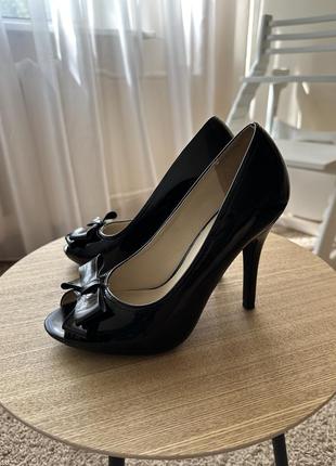 Туфли на высоком каблуке с бантом