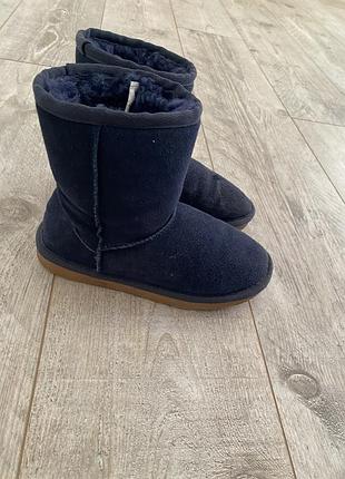Ugg 4