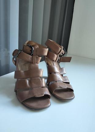 Женские босоножки на каблуке 5th avenue