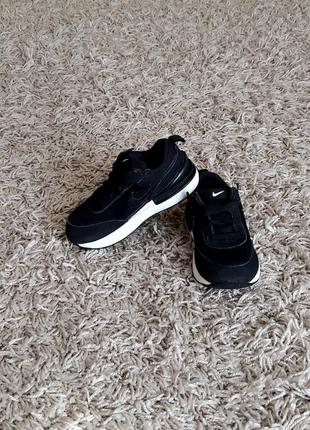 Легенькі кросівки nike 26 розміру.