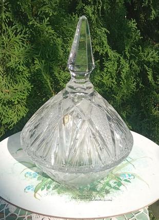 Конфетница хрустальная, винтажная , полностью резная.есть лейба оригинальная состояние новой