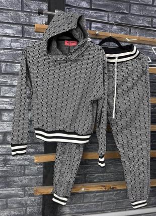 Женский спортивный костюм в стиле miu miu