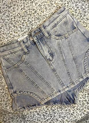 Трендовая джинсовая юбка-шорты