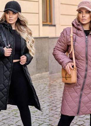 Тепле пальто з капюшоном та двома накладними кишенями