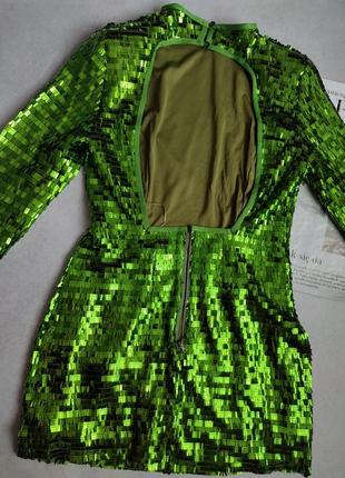 Зелена яскрава вечірня міні сукня плаття з паєтками з вирізом на спині plt8 фото