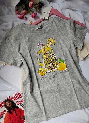 Сіра літня жіноча футболка з малюнком бавовняна базова футболка подовжена