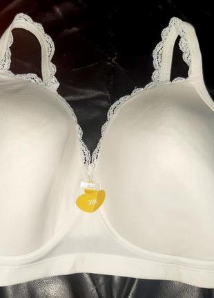Невероятно комфортный бесшовный бюстгальтер без косточек в белом&nbsp;цвета2 фото