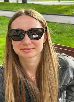 Сонцезахисні окуляри з поляризованою лінзою