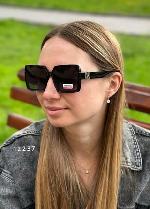 Сонцезахисні окуляри чорні, лінза polarized