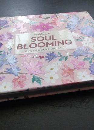 Палетка теней nabla - soul blooming