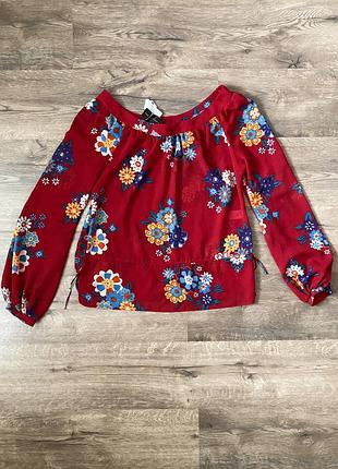 Шифонова квіткова червона блуза із широким вирізом florence + fred