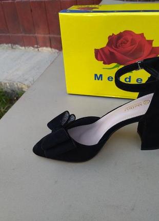 Туфли женские черные замшевые с бантиком на каблуке5 фото