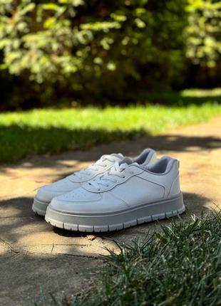 Женские кроссовки высокого качества классические кроссовки очень удобные не сковывают движений на осень женские