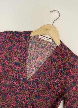 Блуза на запах в цветочный принт от samsoe samsoe, размер xs vineta blouse aop 7947