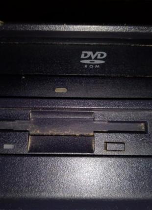 Dvd rom привод дисків для комп'ютера 
у робочому стані