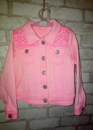 Джинсовая розовая демисезонная куртка