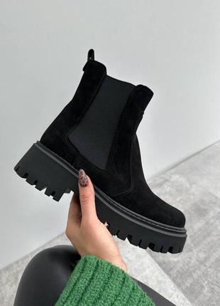 Женские замшевые ботинки челси