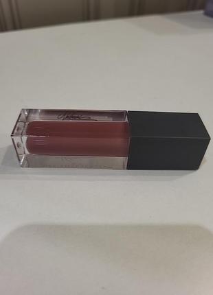 Жидкая помада с сатиновым финишем