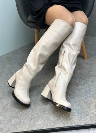 Сапоги из натуральной итальянской кожи женские на каблуках бежевые