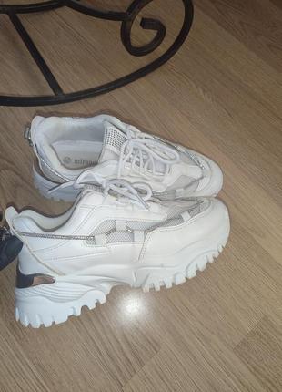 Кроссовки женские 38 р