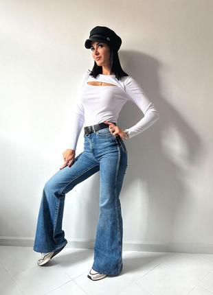 Трикотажная кофточка с разрезом на груди "kiss" i батал