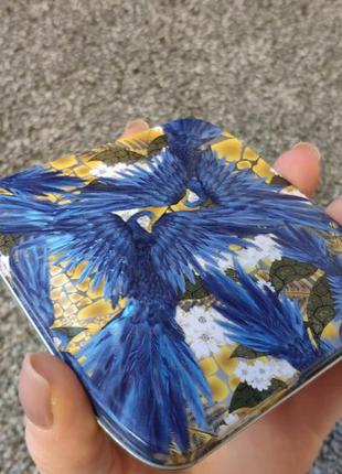 Жестяная коробочка