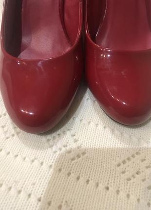 Туфли красные лакированные 39р.4 фото