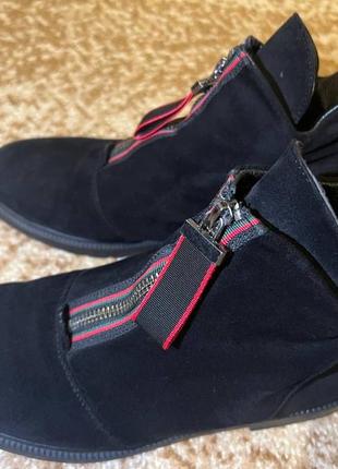 Замшевые ботинки