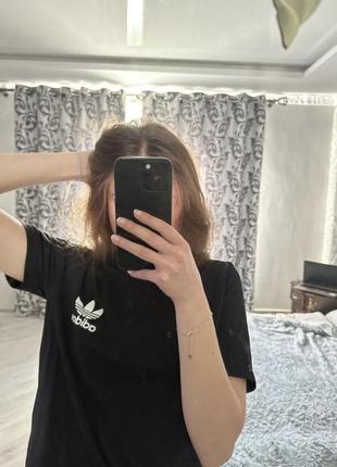 Черная футболка adidas