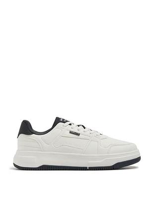 Классические базовые кроссовки