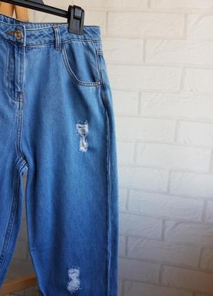 Стильные джинсики с дырочками (*есть утяжка)👭
13 рочков 
состояние: идеальный 
цена: 425грн💰2 фото