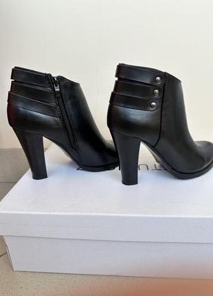 Жіночі ботильйони черевики на підборах в ідеальному стані2 фото