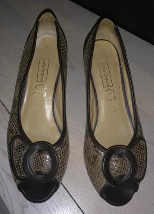 Ledy gracia -кожаные туфли с открытым носком 39 размер (26 см)1 фото