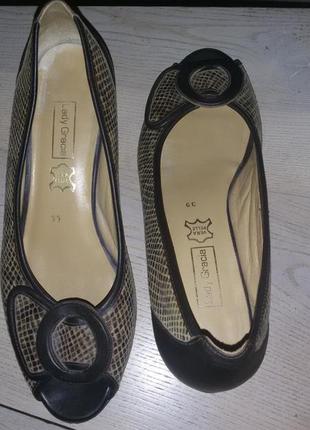 Ledy gracia -кожаные туфли с открытым носком 39 размер (26 см)2 фото