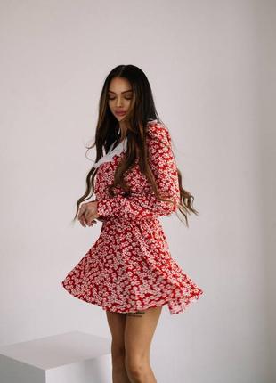 Женское качественное трендовое короткое красное платье в цветочки с белым воротничком baby doll6 фото