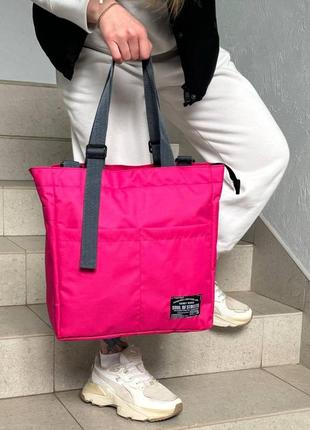 Женская розовая сумка-шоппер с плечевым ремнем.