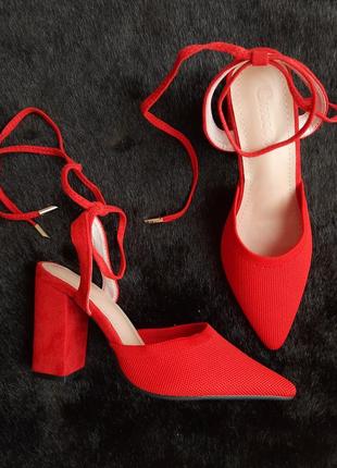 Красные туфли, босоножки на завязках cuccoo комбинированные!1 фото