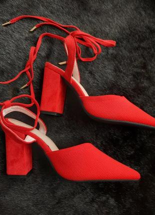 Красные туфли, босоножки на завязках cuccoo комбинированные!2 фото