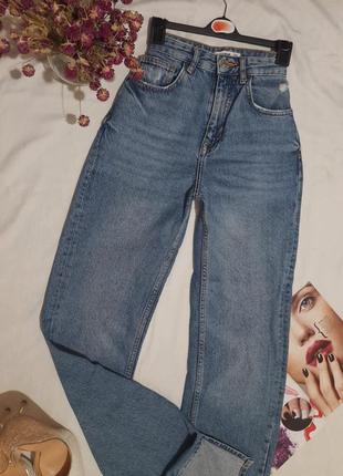 Трендовые джинсы с разрезами4 фото